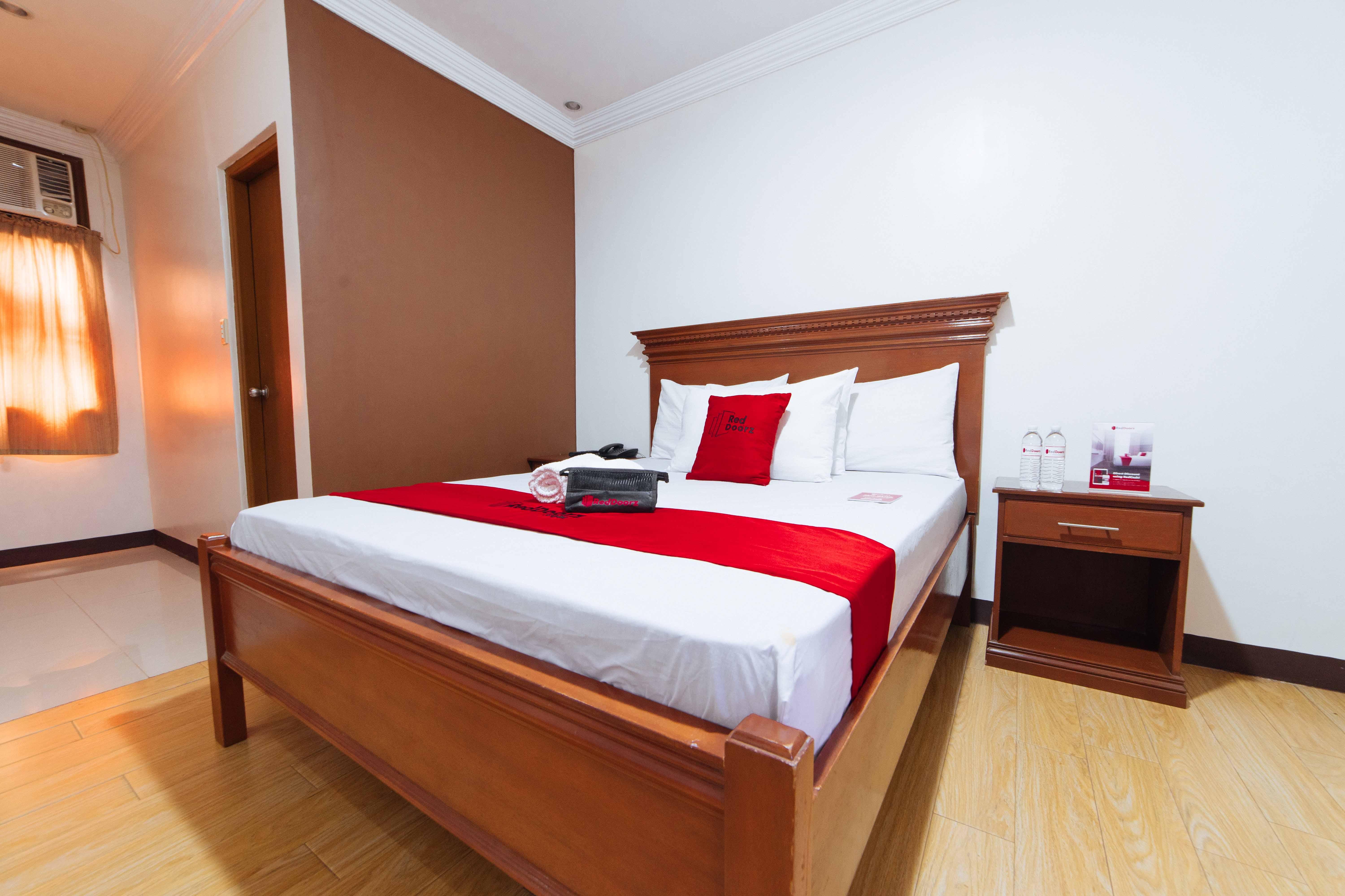 Reddoorz Plus @ Starhomes Olivianville Tarlac City Ngoại thất bức ảnh