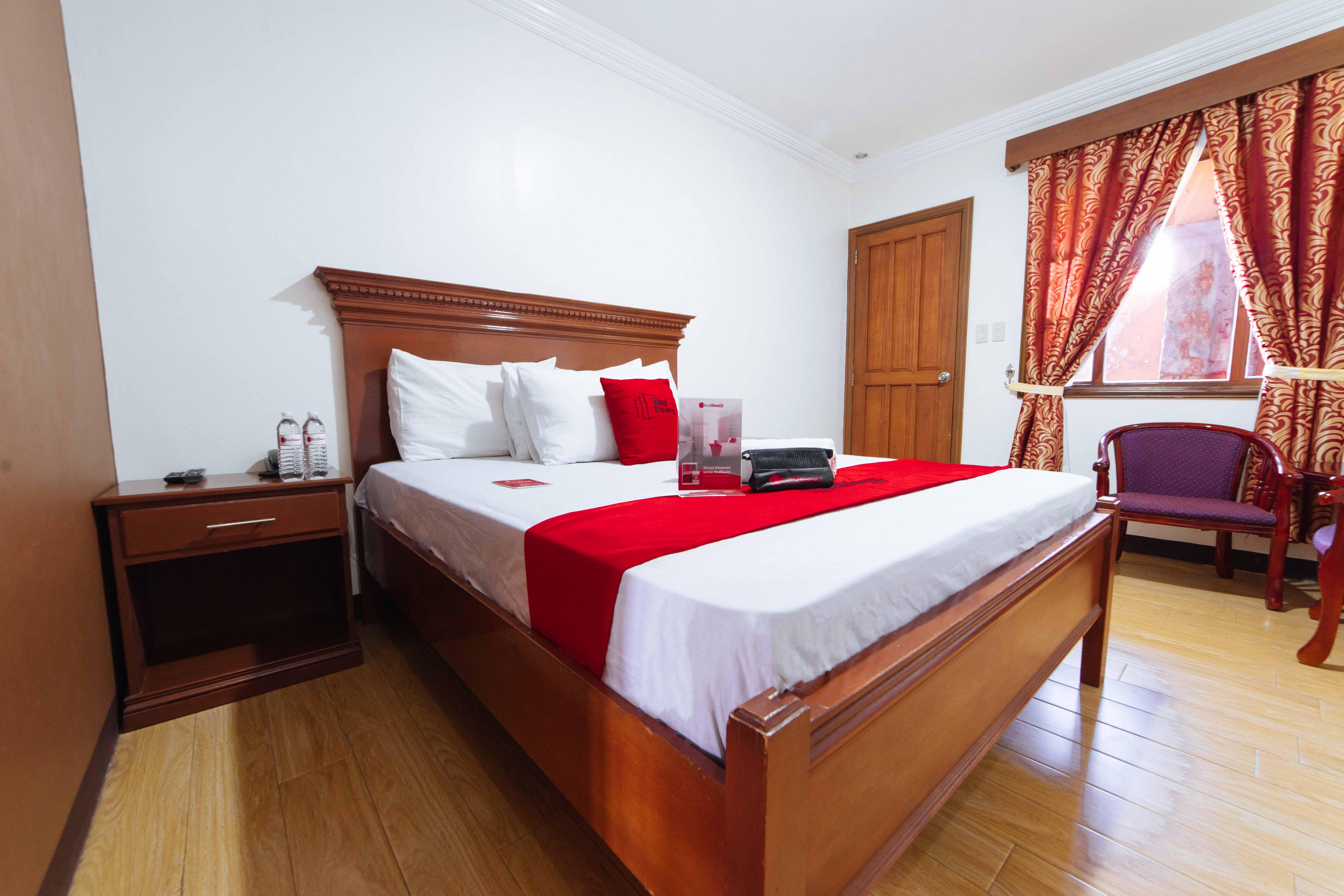 Reddoorz Plus @ Starhomes Olivianville Tarlac City Ngoại thất bức ảnh