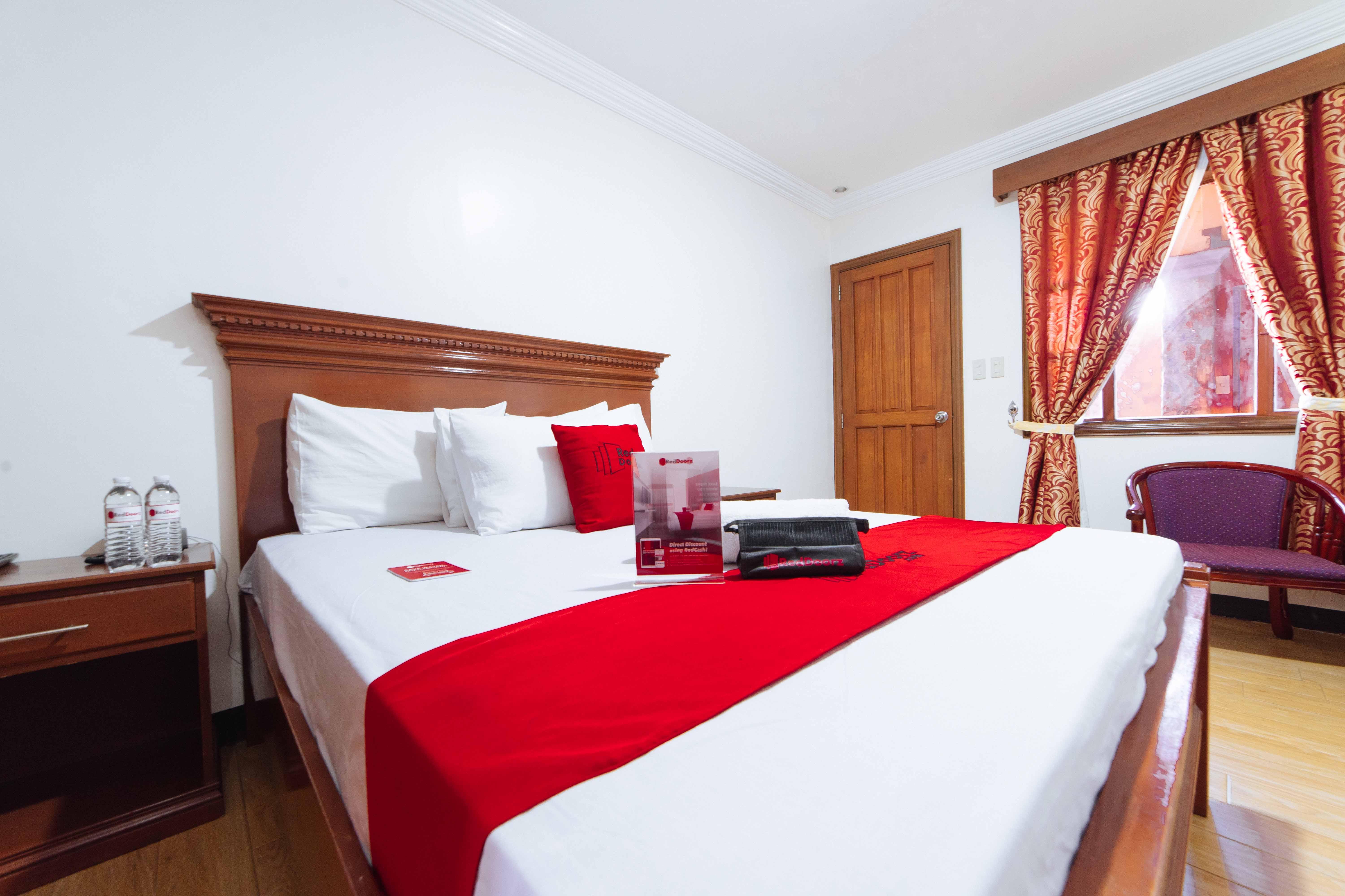 Reddoorz Plus @ Starhomes Olivianville Tarlac City Ngoại thất bức ảnh