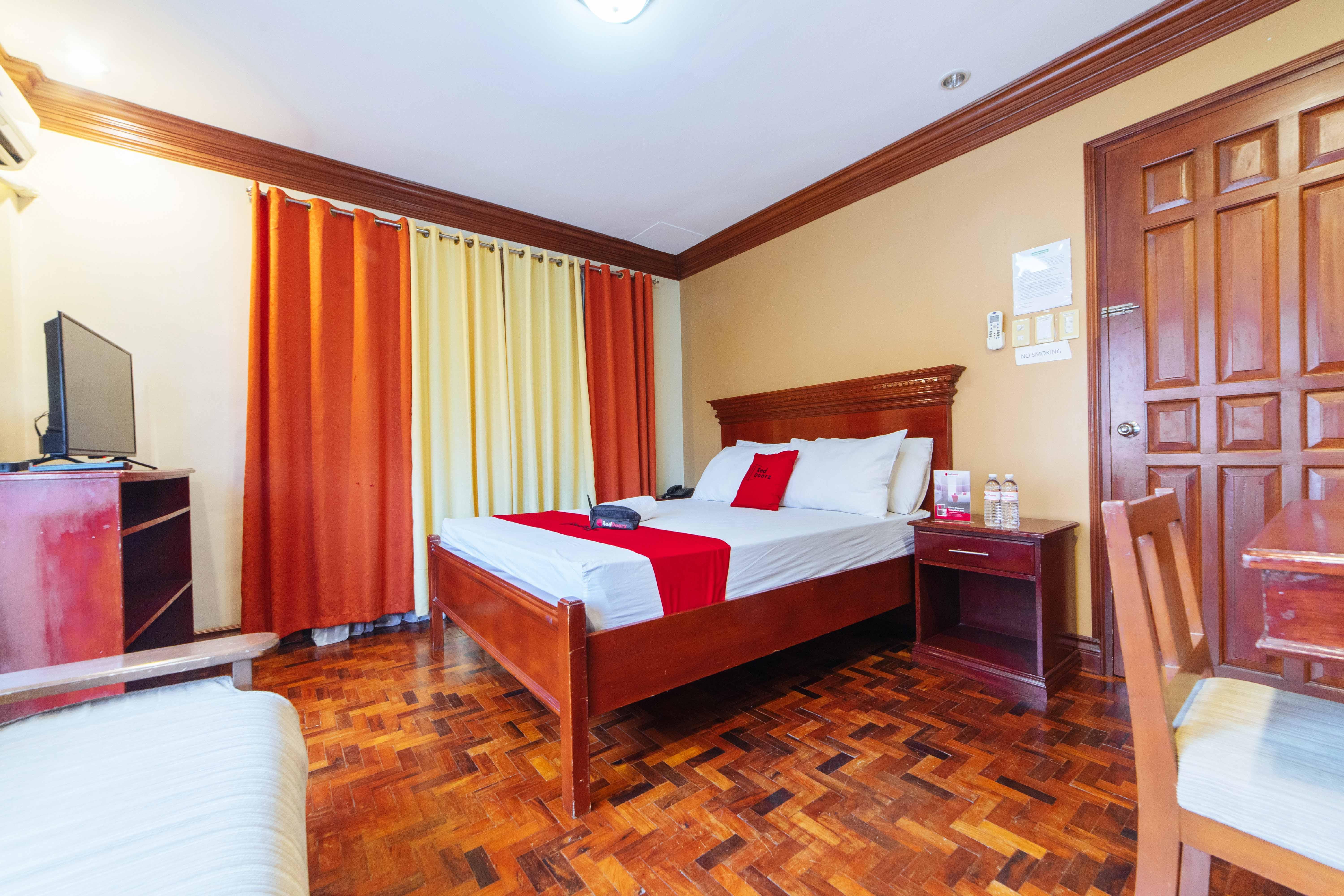 Reddoorz Plus @ Starhomes Olivianville Tarlac City Ngoại thất bức ảnh