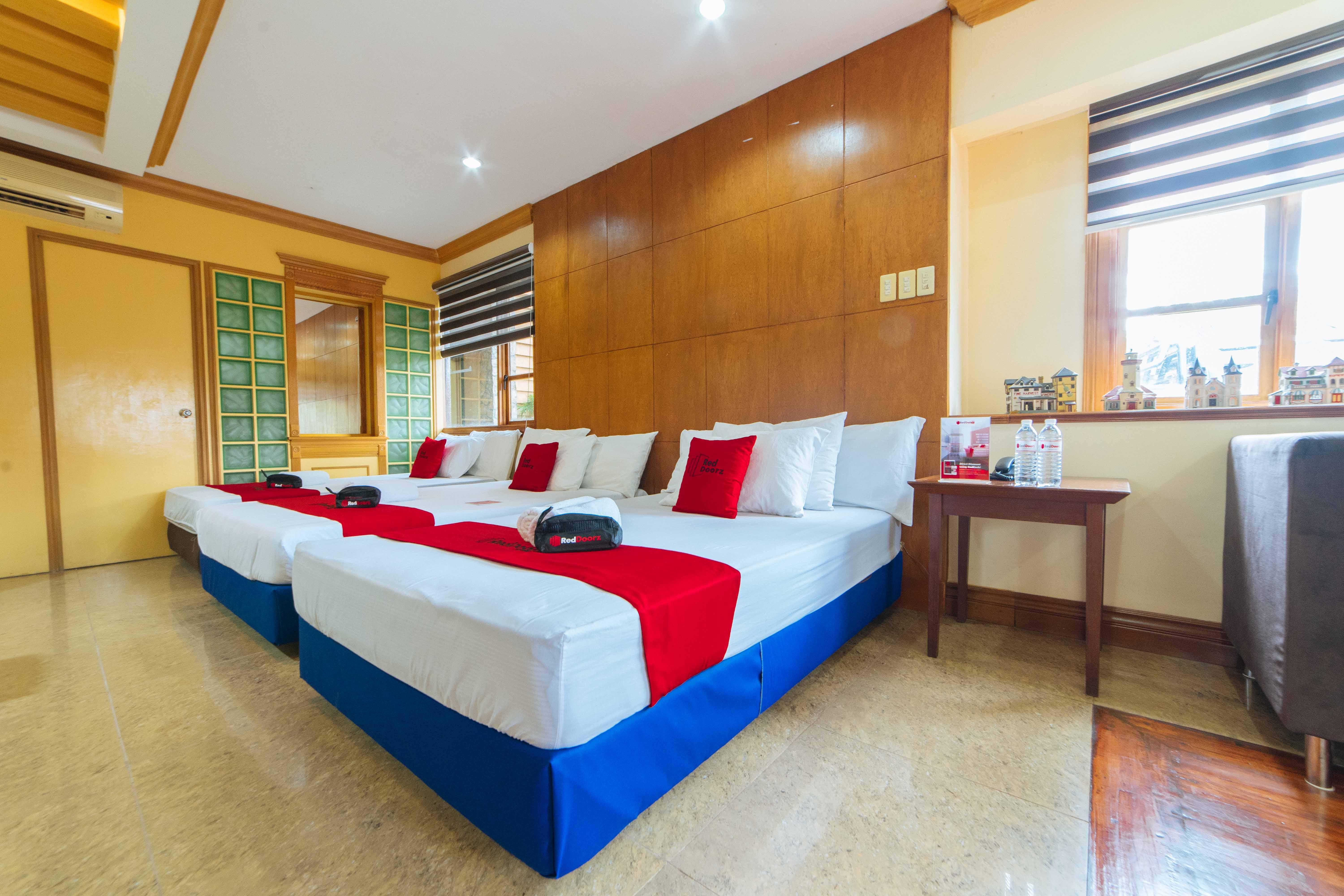 Reddoorz Plus @ Starhomes Olivianville Tarlac City Ngoại thất bức ảnh