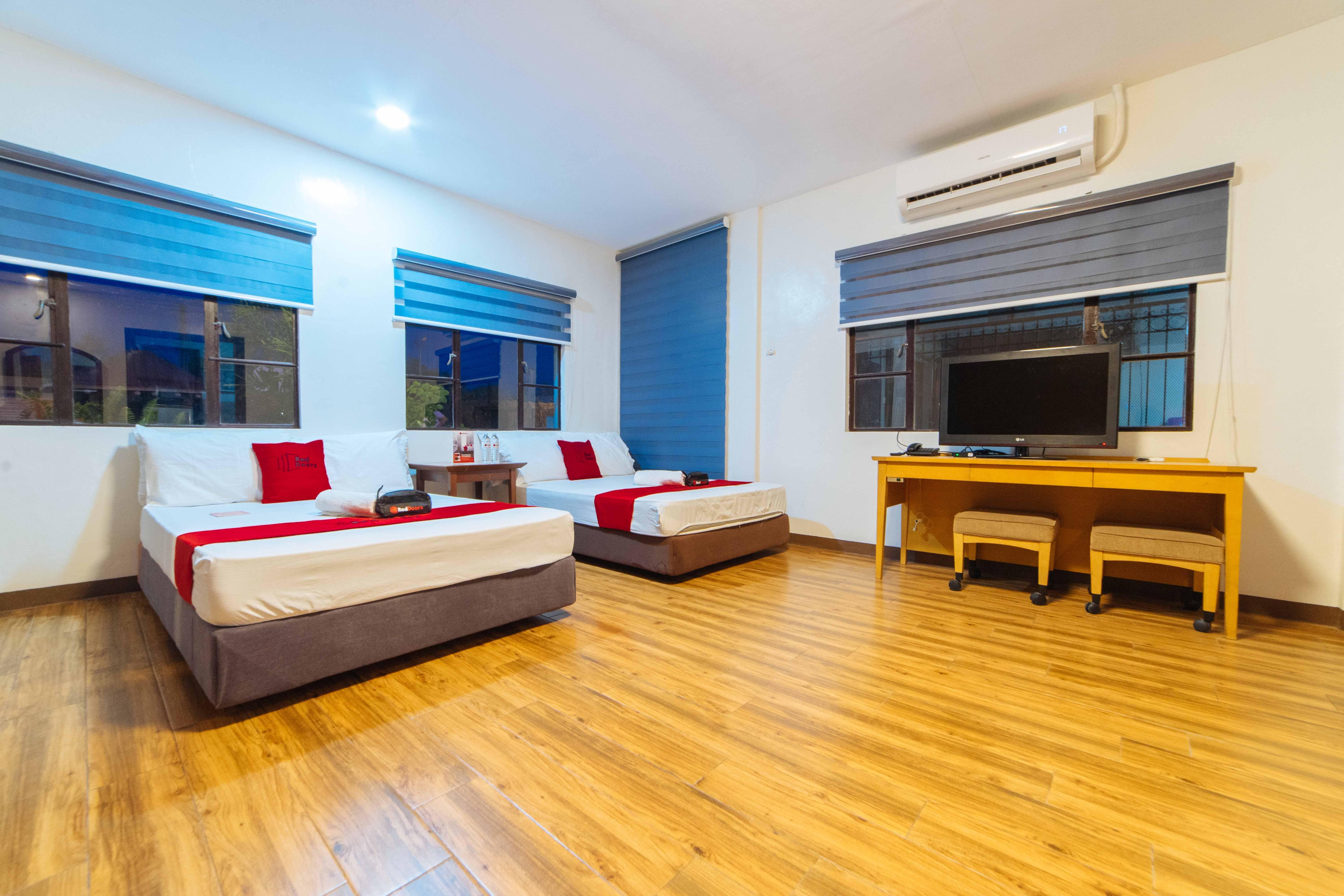 Reddoorz Plus @ Starhomes Olivianville Tarlac City Ngoại thất bức ảnh