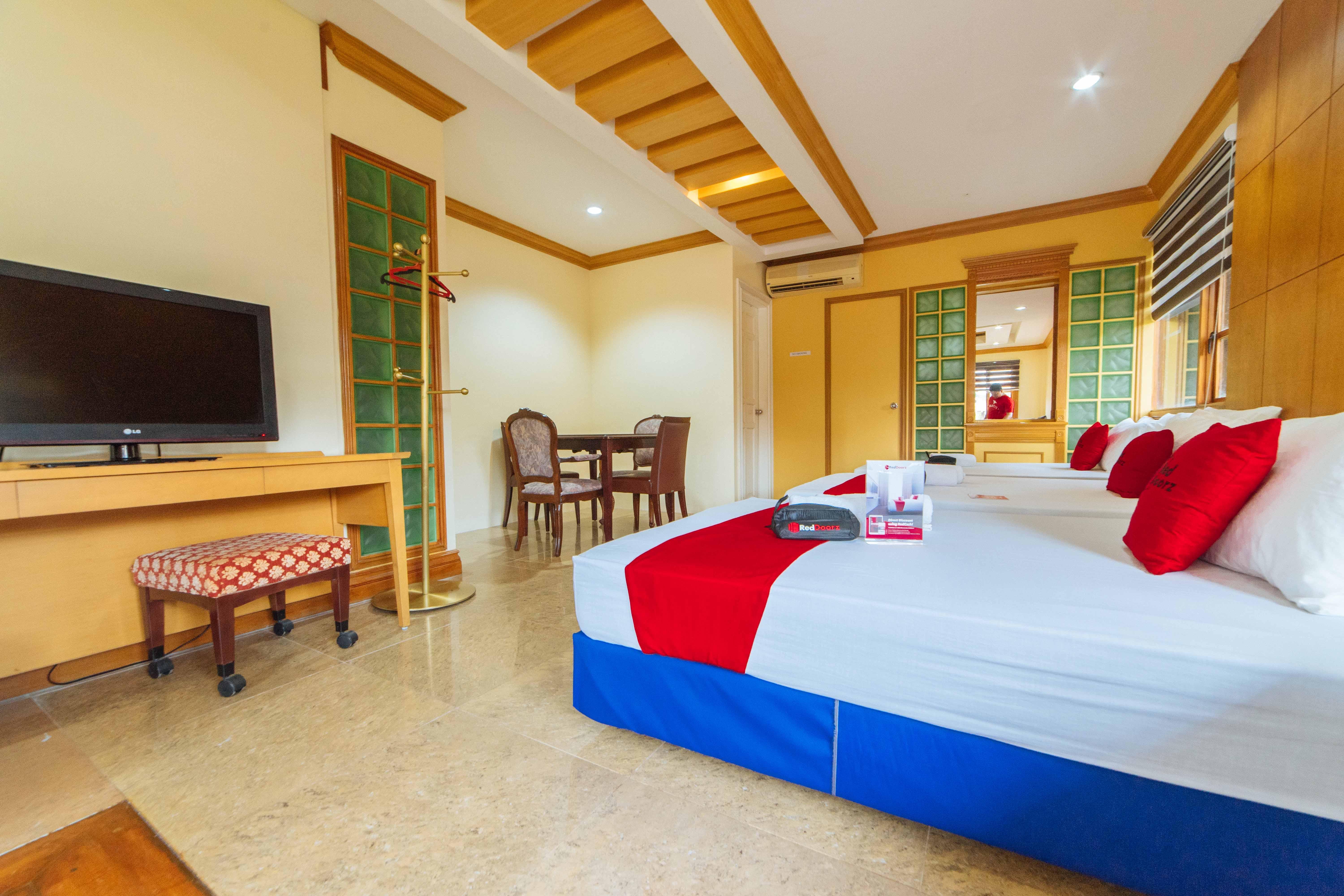 Reddoorz Plus @ Starhomes Olivianville Tarlac City Ngoại thất bức ảnh