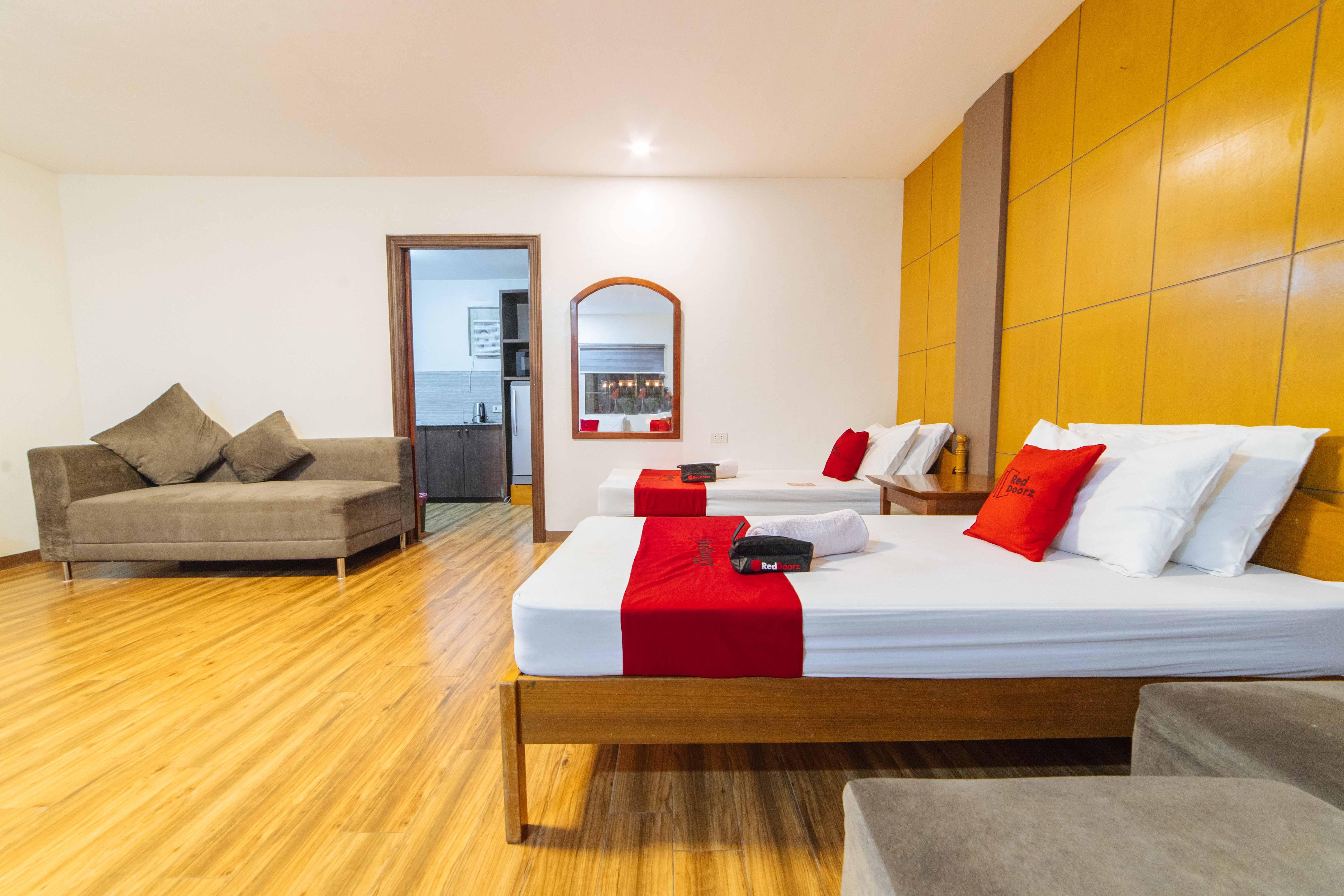 Reddoorz Plus @ Starhomes Olivianville Tarlac City Ngoại thất bức ảnh