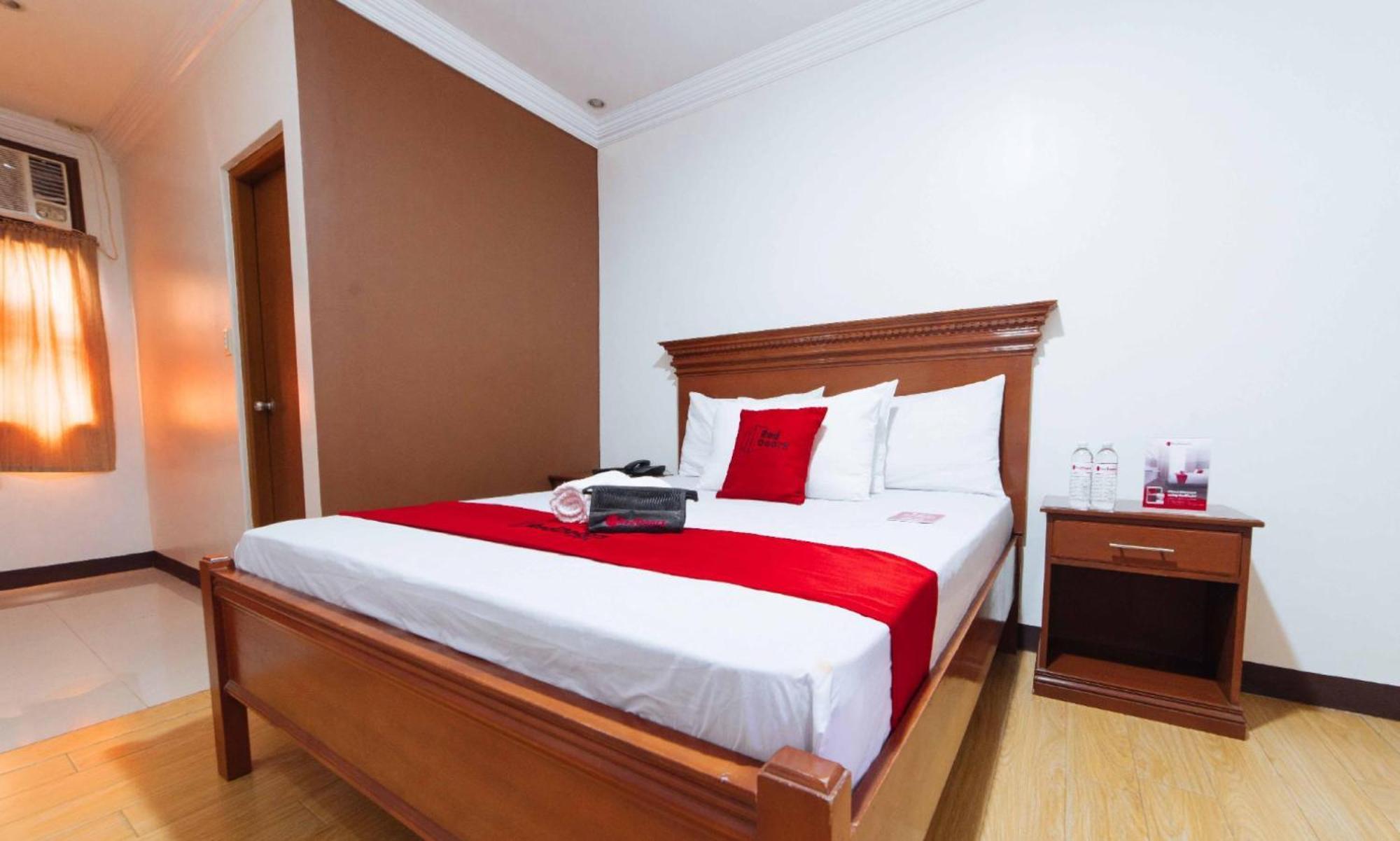 Reddoorz Plus @ Starhomes Olivianville Tarlac City Ngoại thất bức ảnh